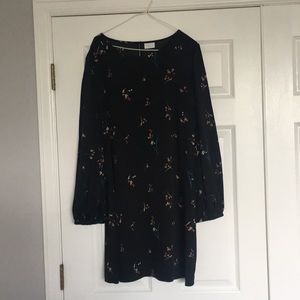 Black shift dress with balloon sleeves